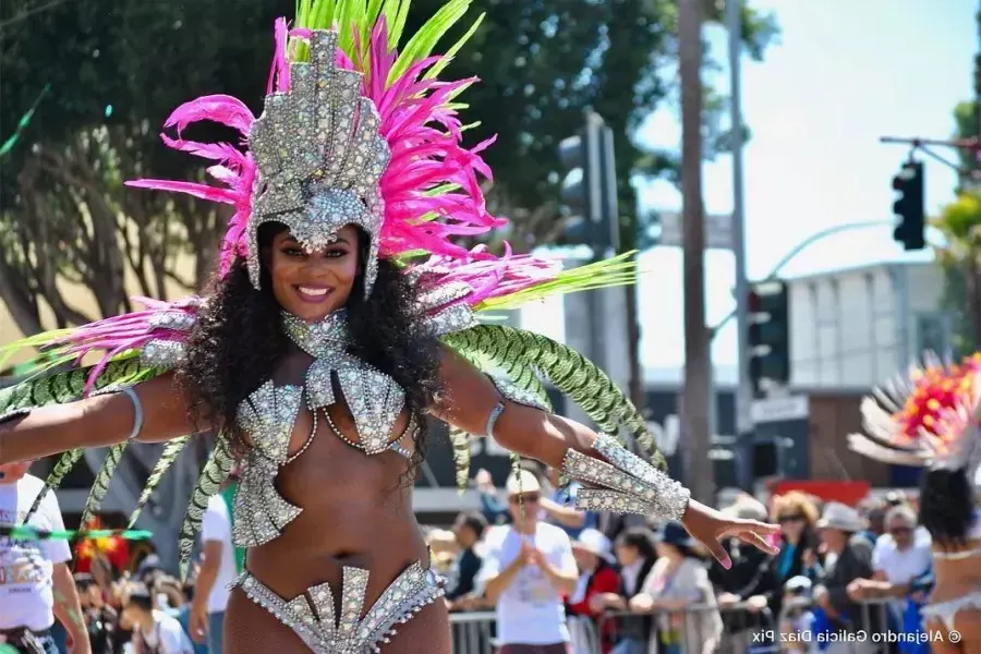 Bailarina de carnaval en la Misión